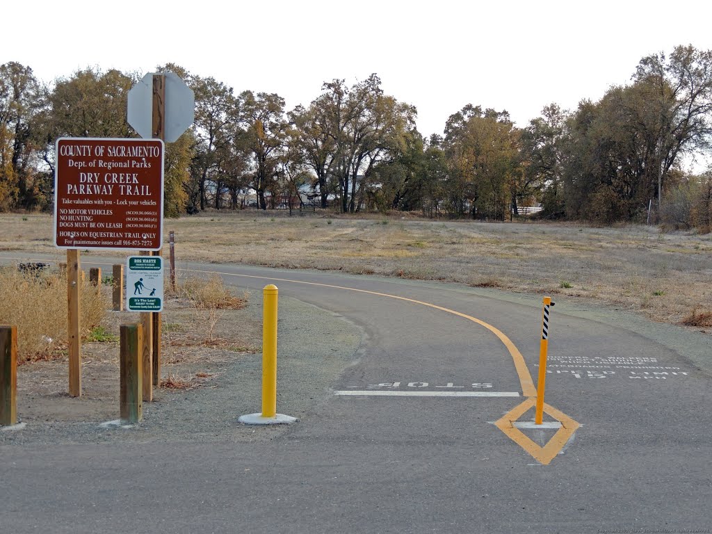 Rio Linda's Dry Creek Bike Trail by Steve Schmorleitz, NationalParkLover.com