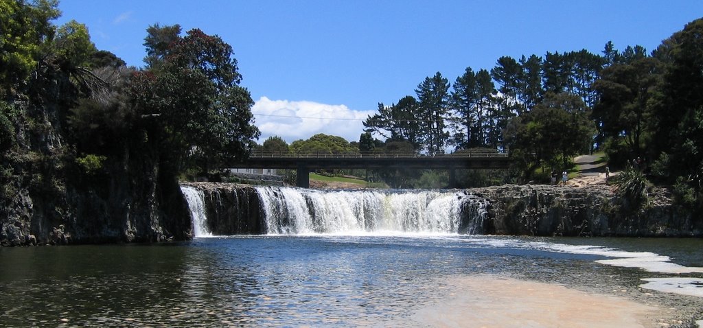 Haruru Falls by Clive Raines - tapek…