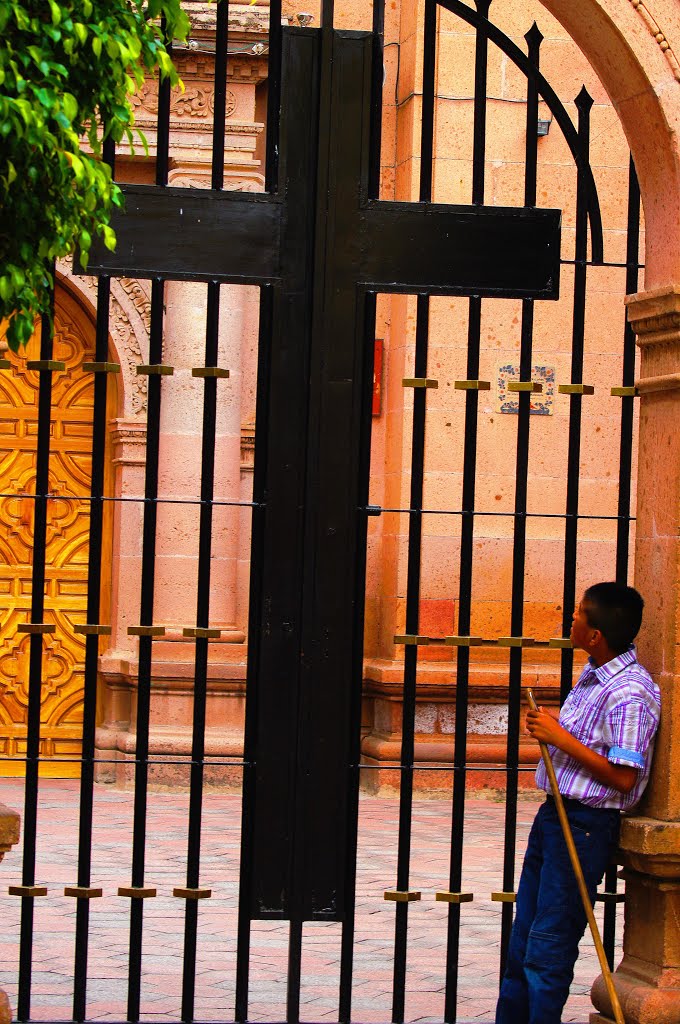 Capilla de San Nicolás: puerta de acceso by David  Linares Barocio