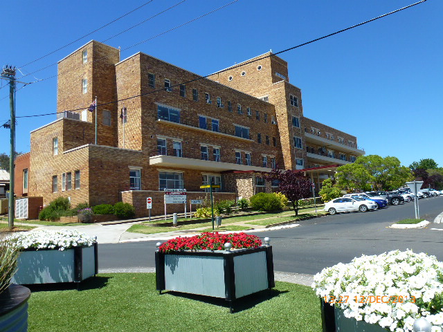 Cowra - Hospital, From Roundabout, Cnr Brisbane & Liverpool Sts - 2013-12-12 by sandyriva