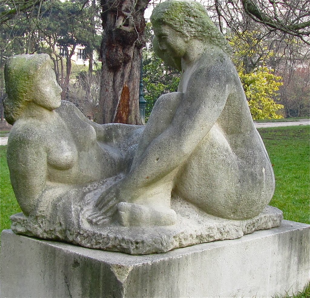 Parc Montsouris, Groupe de baigneuses (Lipsi, 1952) by daniel wilk