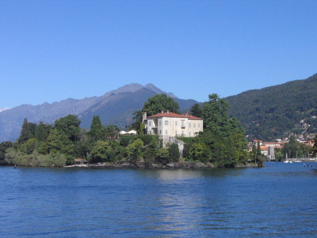 Laveno Mombello (on the ferry to Intra) by martakowal