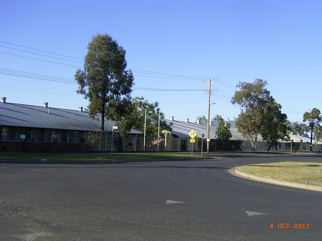 Lightning Ridge, Schools Complex - 2012-10-04 by sandyriva