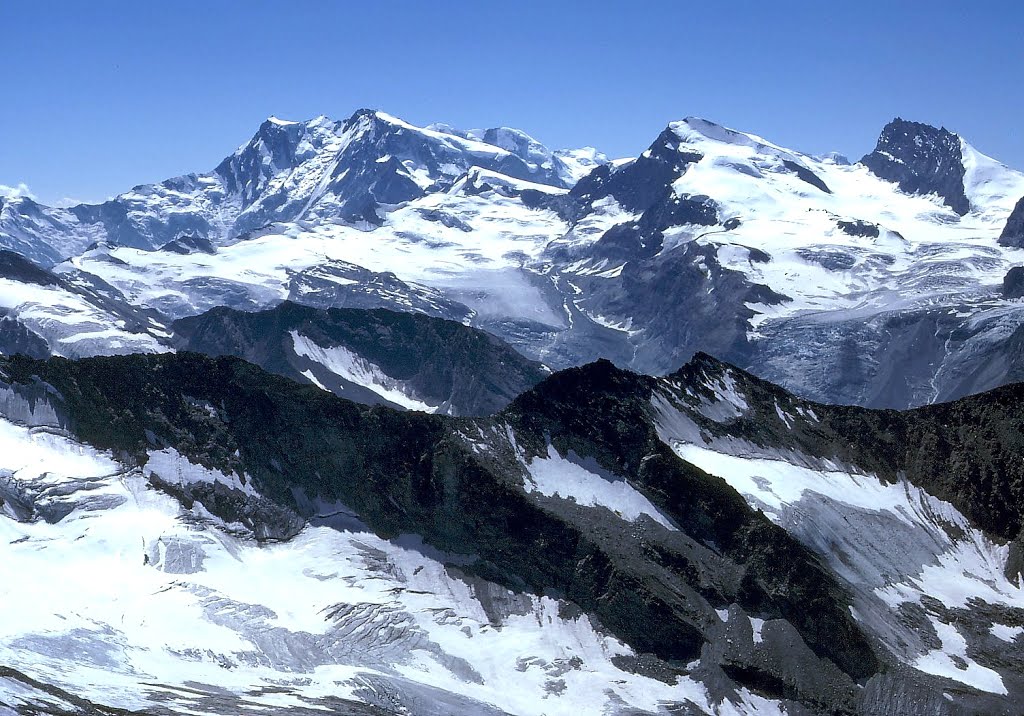 Blick auf Monte Rosa, Strahlhorn, Rimpfischhorn by dietmarproske