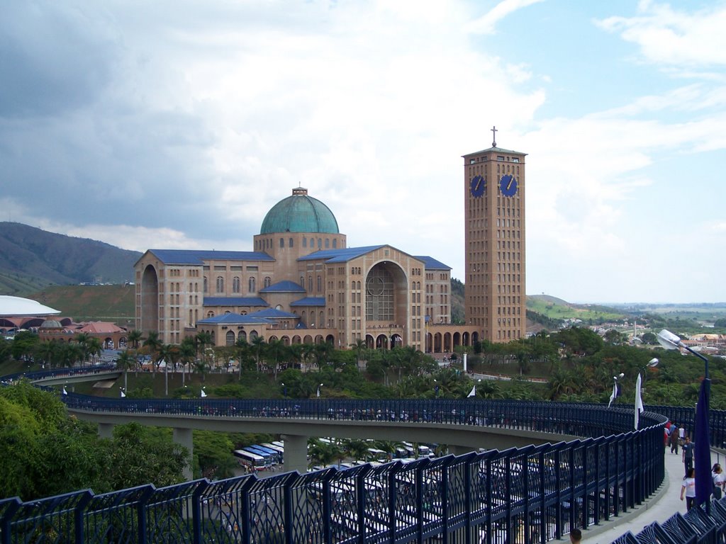 Aparecida - Basílica Vista da Rampa by Fadbrício da Silva