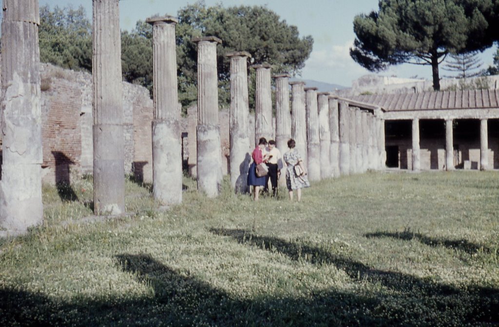 1961 5 Pompei, palestra dei gladiatori by mario ghezzi