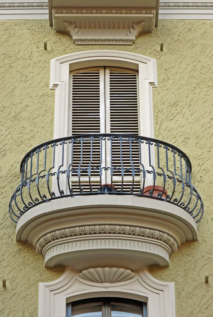 Torino: Balcone palazzo Liberty via Casalis - Piemonte - Italia - 2013 - 563 by Italo Carè