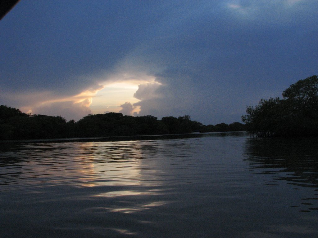 Atardecer en Laguna de Mandinga by Mario Bejarano