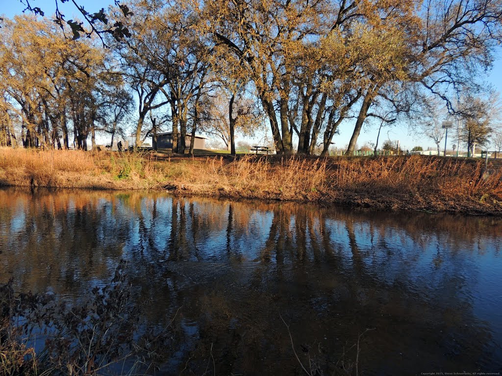 Rio Linda Central Park Picnic Area & Dry Creek by Steve Schmorleitz, NationalParkLover.com