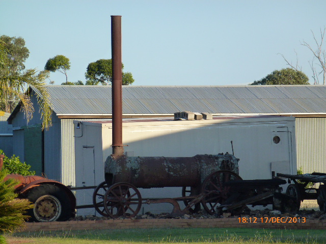 Cowra - A Collection of Vintage Machinery - 2013-12-17 by sandyriva