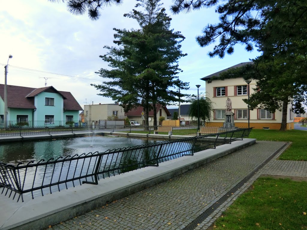 Suché Lazce - boční pohled na kašnu (side view of a fountain), Czech Republic by MAPP HUDRANS