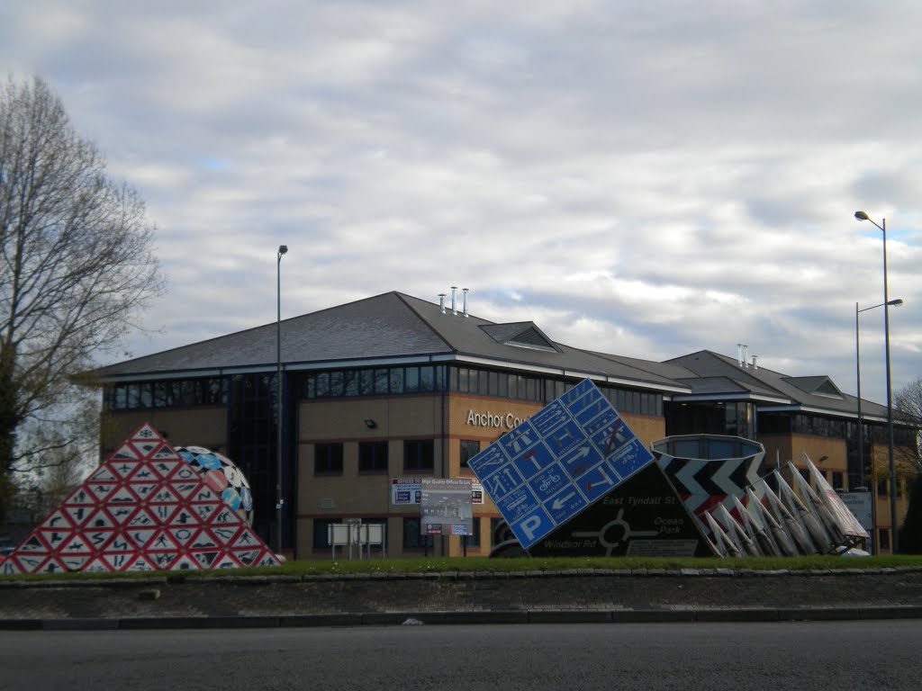 Magic roundabout - Pierre Vivant - Splott by David Owen