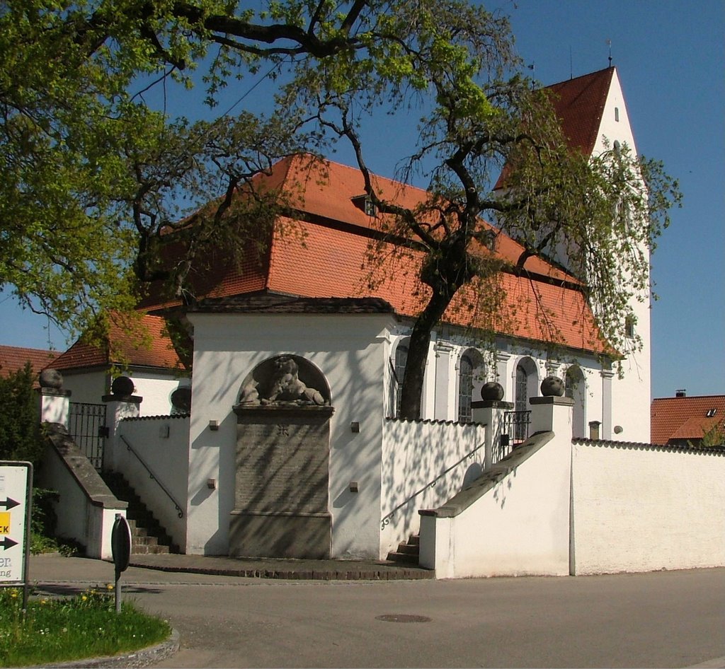 Kriegerdenkmal an der Kirchhofsmauer by Mayer Richard