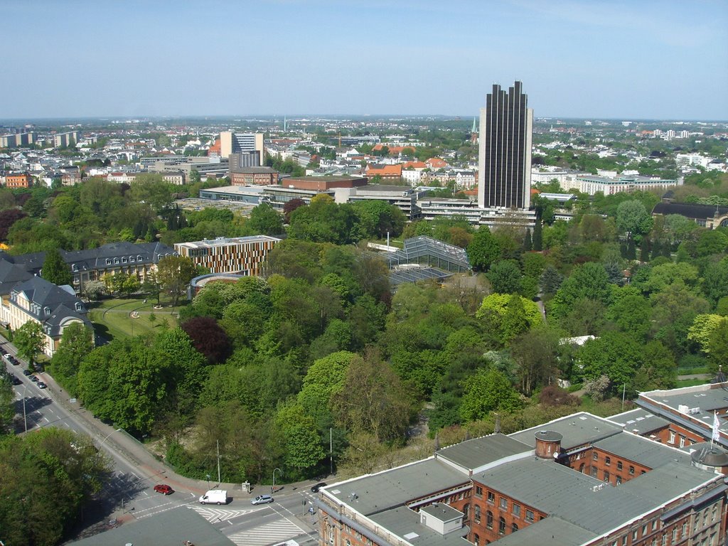 Blick vom Unilever-Gebäude Richtung Norden (Wallanlagen, Radison SAS) 07.05.2008 by picotuna