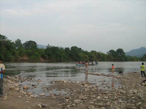 Balseando en el rio Perené by Daniel Oré Villalba