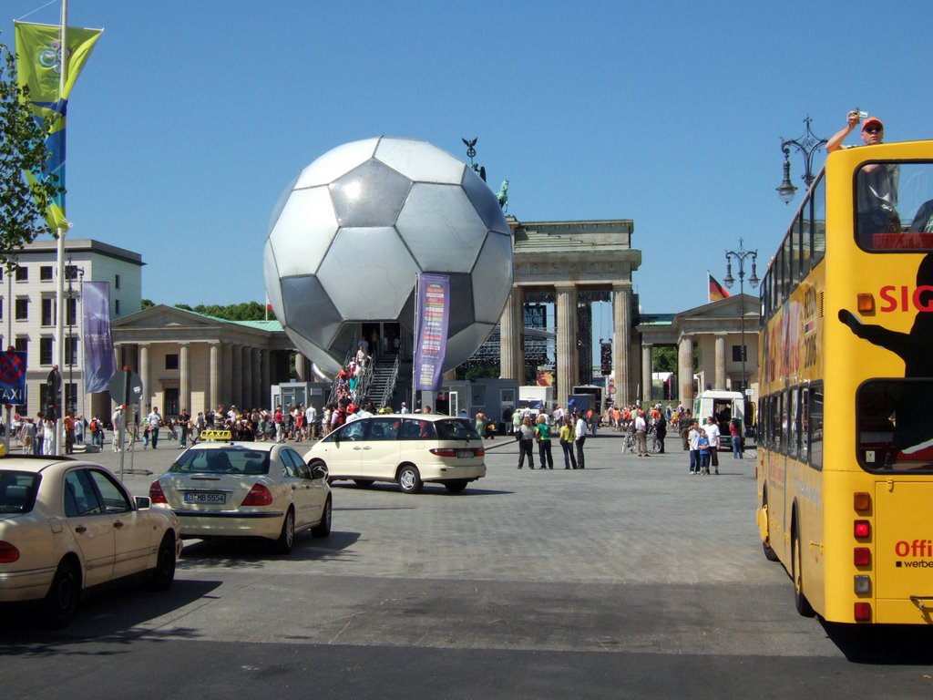 Brandenburger Tor, WM 2006 by Igor Rung