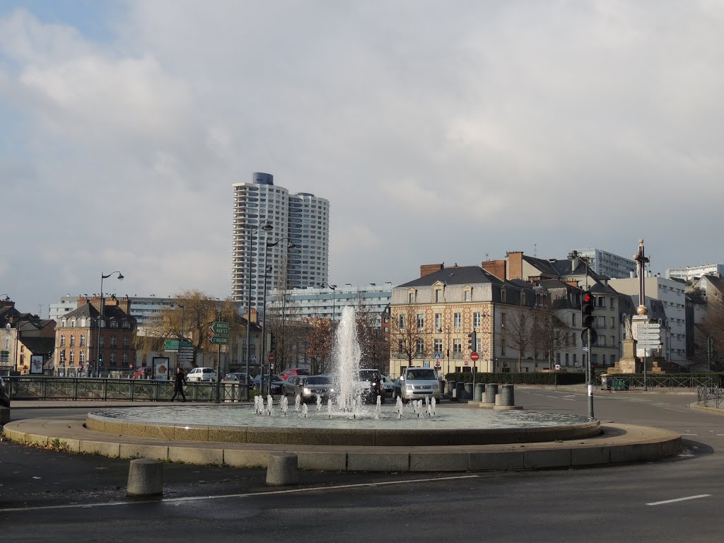 Rennes, fontaine au-dessus de la vilaine by tofil44