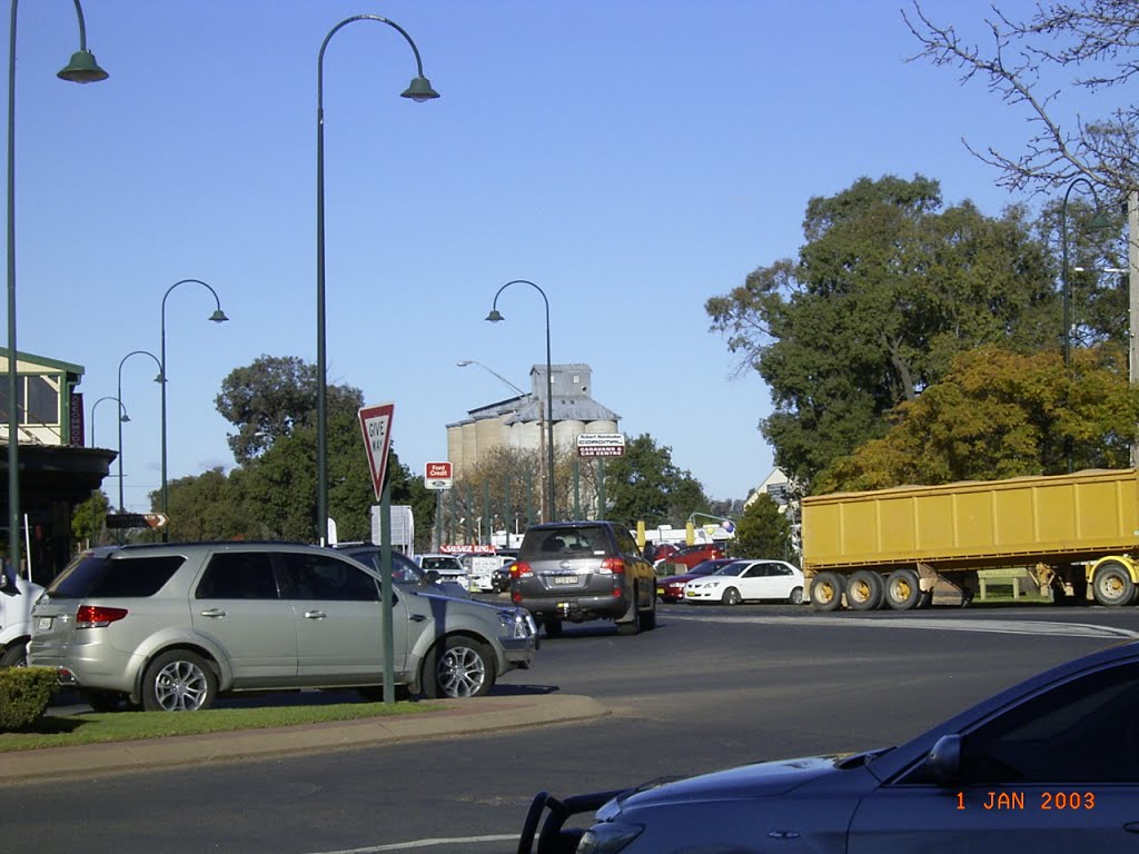 Narromine - A Busy Intersection - 2012-05-15 by sandyriva