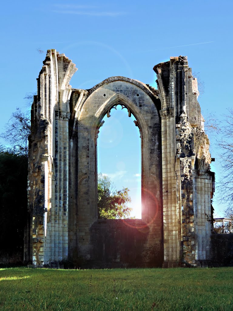 Vestige de l'abbaye Bénédictine Notre Dame de La Couronne, Angoulème by jl capdeville