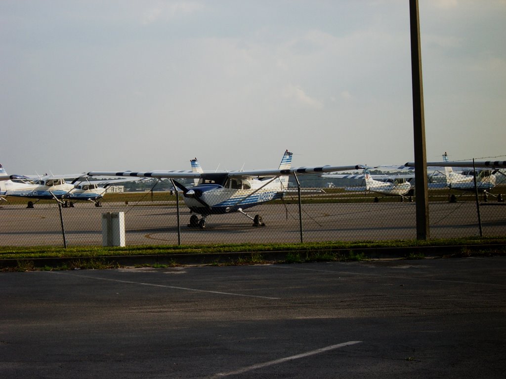 Daytona Beach Airport. by Roberto Lam