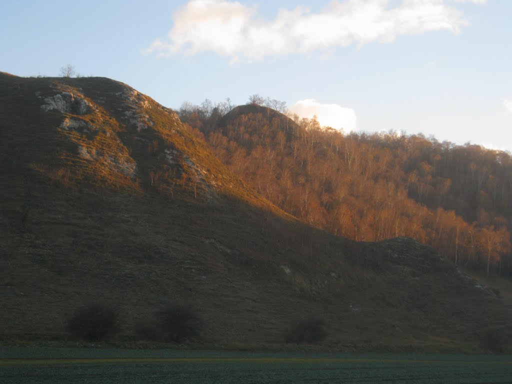 Numburg: Schlossberg mit Zuckerhut by waldwind