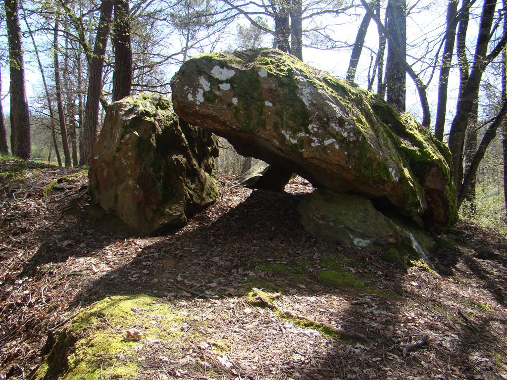 Dolmen le Point du Jour (Vergt de Biron) by JmbGam