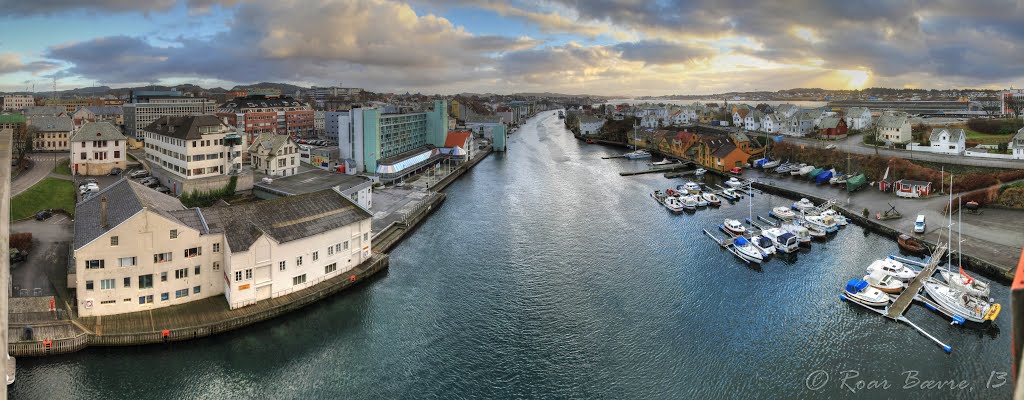 View to the south east from Risøy brigde, Haugesund. by RoarX