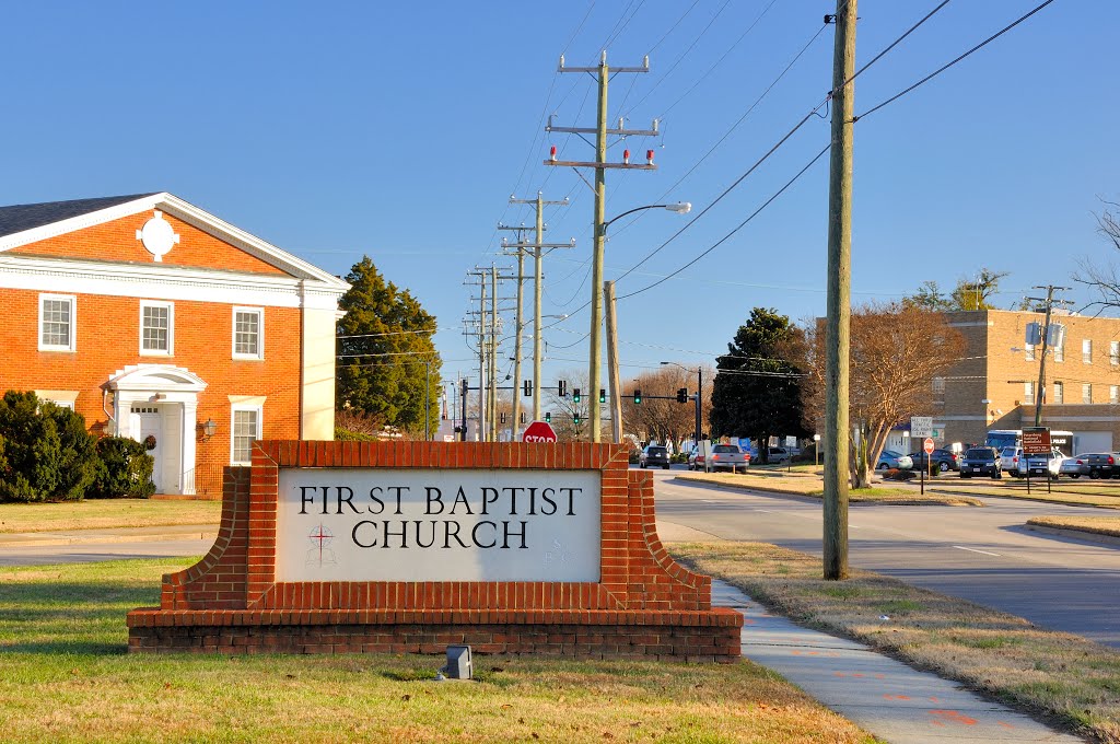 VIRGINIA: PRINCE GEORGE COUNTY: HOPEWELL: First Baptist Church of Hopewell, 401 N. 2nd Avenue road sign by Douglas W. Reynolds, Jr.