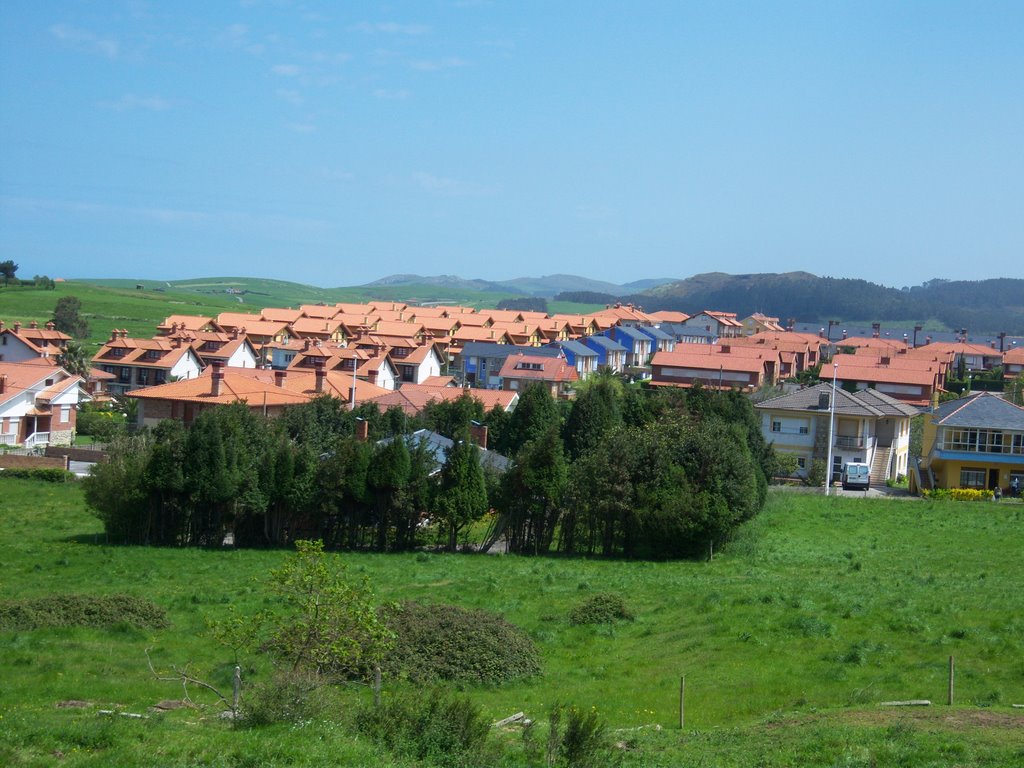 Chalets en Cobreces (Cantabria) by ©-Miguel A. Rodrígue…