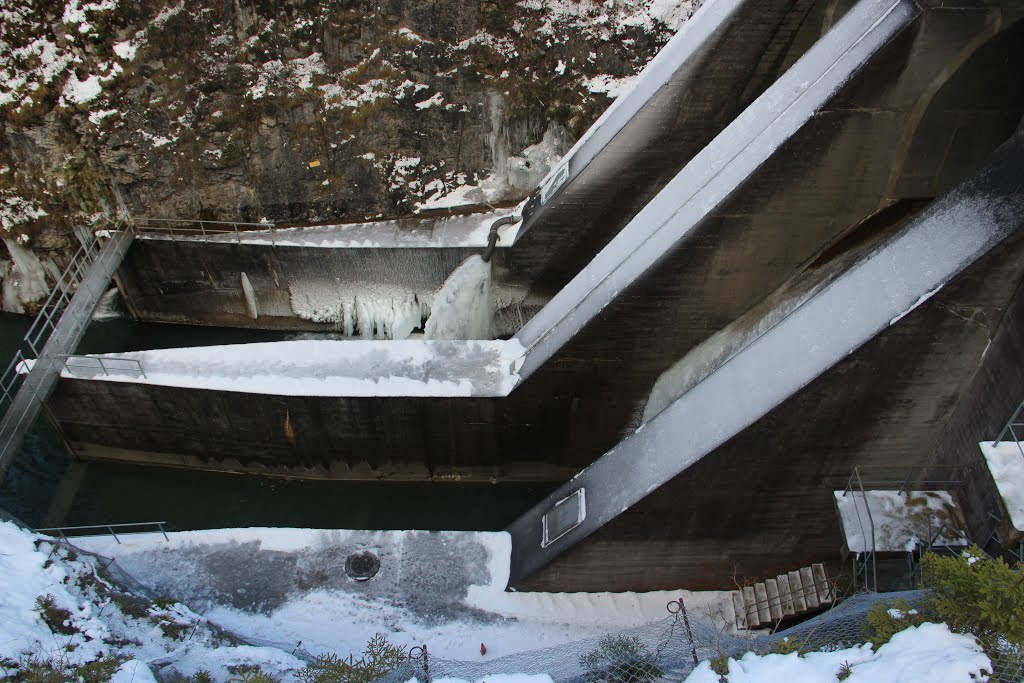 Dam at the Lac du Vernex by 6004592