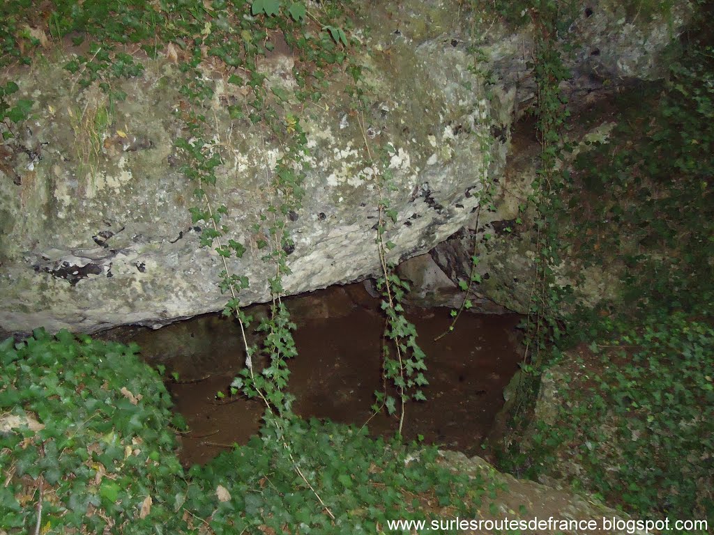 Saint-Pierre-d'Autils - Abris sous roche dit "du Mamouth" (SC) by Grég' Of Huest