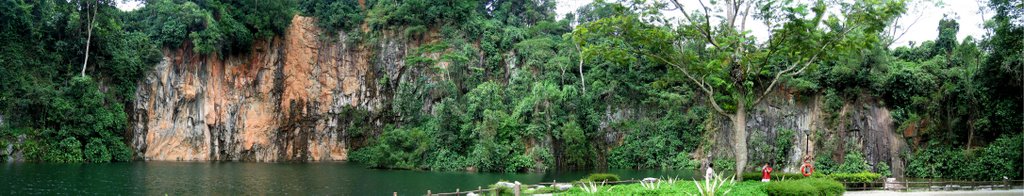 Bukit Timah Granite wall by Sybren