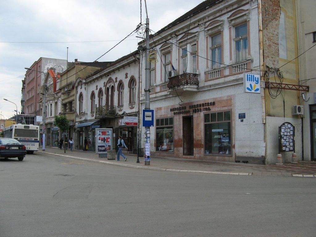 Jagodina, ulica Knjeginje Milice, narodna biblioteka by Dejan Kovačević