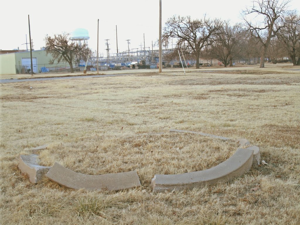 Ring-Around-The-Curb, looking NorthWest by "Teary Eyes" Anderson