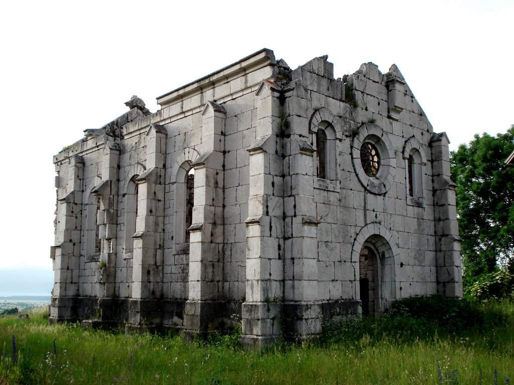 Ruiny kościoła przy trasie Plitwice Gospic by Jacek S