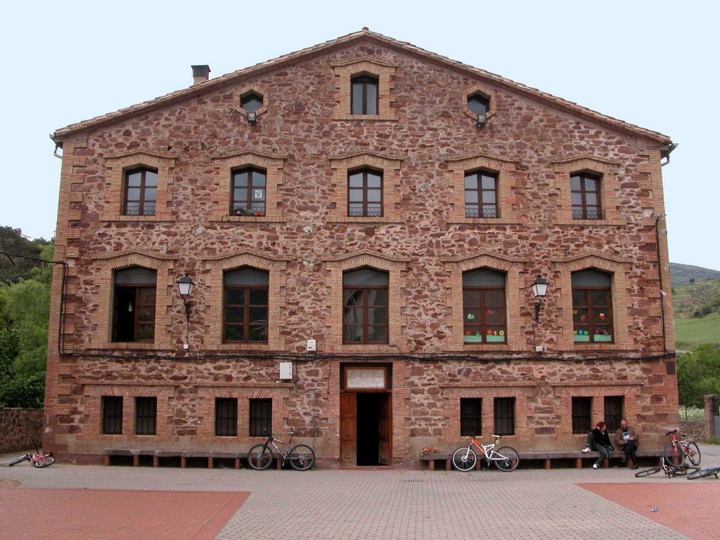 VINIEGRA DE ABAJO (Las Siete Villas). La Rioja. 2005. 07. Escuelas Venancio Moreno (1908). by Carlos Sieiro del Nido