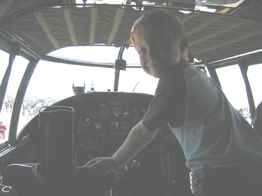 B-25 cockpit by yuccares