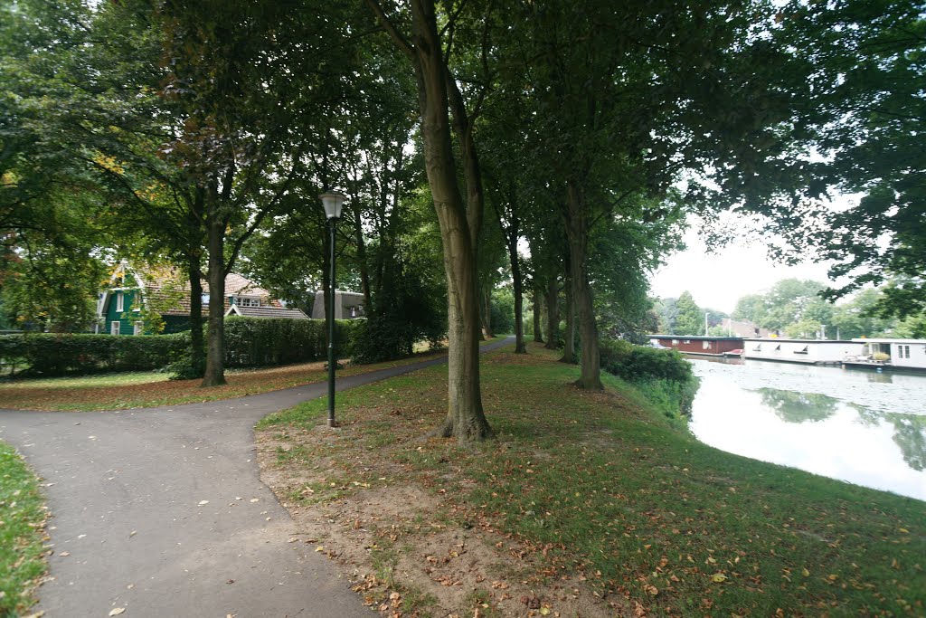 Muiden - Singelgracht - View West by txllxt