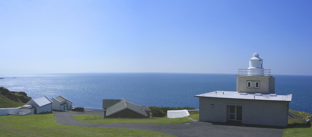 Bull Point Lighthouse by nigesmith21