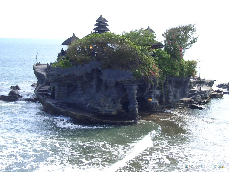 Tanah Lot 19.07.2007 by ReinholdNeumann