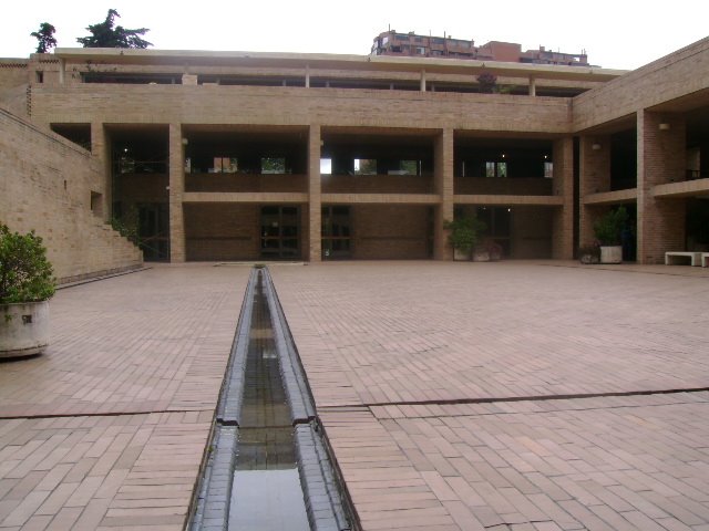 Universidad Nacional de Colombia. Edificio de Posgrados en Ciencias Humanas. by Totoya