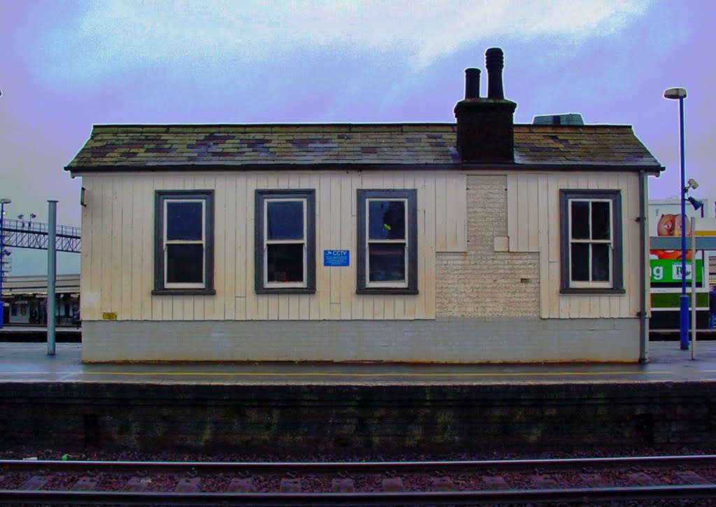 Clapham Junction - London by Roger Grund