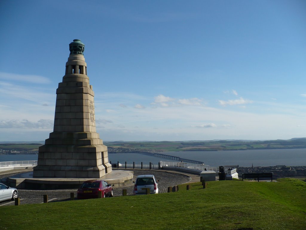 View from top of Dundee Law southwards by inDundee.co.uk