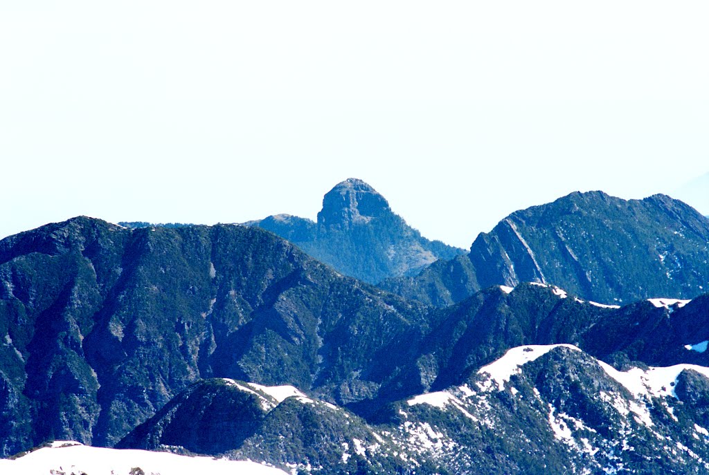 雪山頂北眺聖稜上的雪北,大霸及穆特勒布(Northward view of Mts. Snow North Peak, Da-Ba and Muterlebu on the summit of Mt. Snow by raydontw