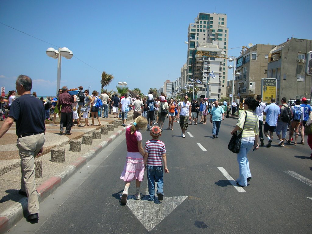 Tel Aviv, Tayelet. May, 2008. by V M