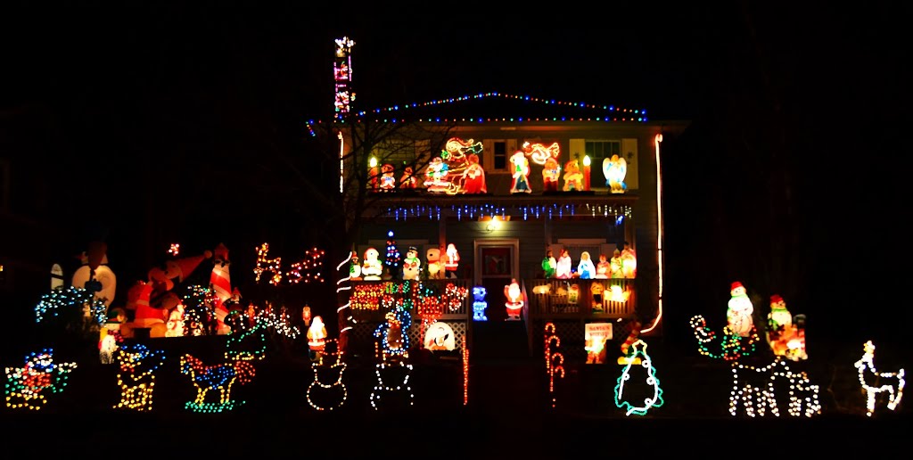 Christmas lights at 2108 N Lawrence St, Tacoma, WA by Lin@Bates