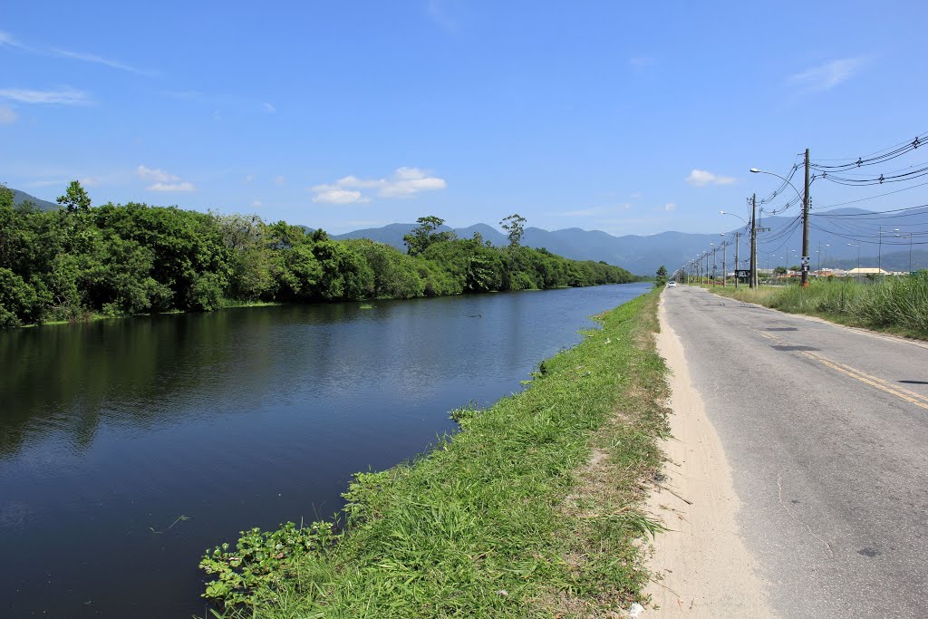 Canal de Sernambetiba by Halley Oliveira