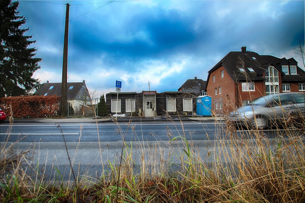 Gasthaus "Zur Linde", später "Julischka" im Dezember 2013 by pillboxs