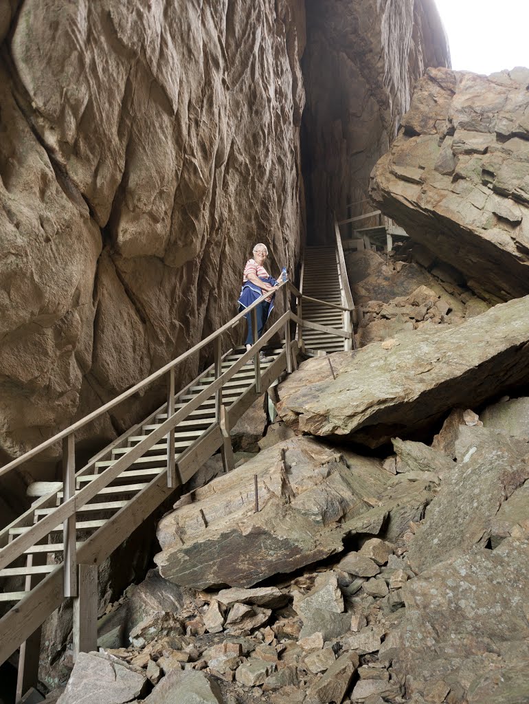 Torghatten cave. Near deepest part by LarsBr