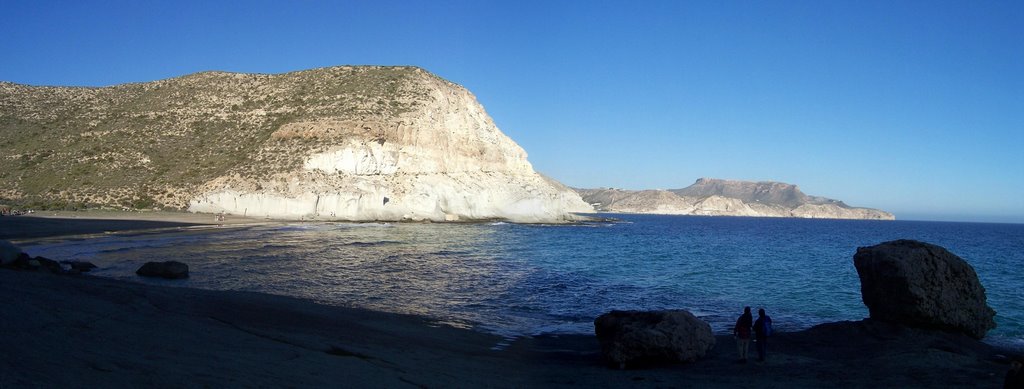 Cala de Enmedio, Mesa Roldán al fondo by elfieradealmeria